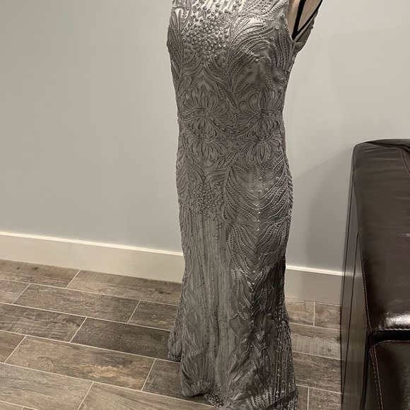 Cameron Blake V-Back Gown 119644- Gorgeous!! - Picture 2 of 8